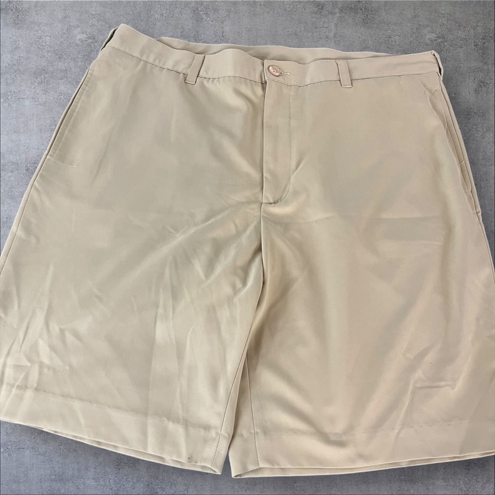 IZOD khaki shorts Men’s Size 40 straight fit waist beige (604)